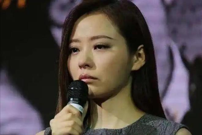 被骗走6亿身家离婚4年后二人天差地别AG真人中国张靓颖：与冯轲相爱15年(图7)