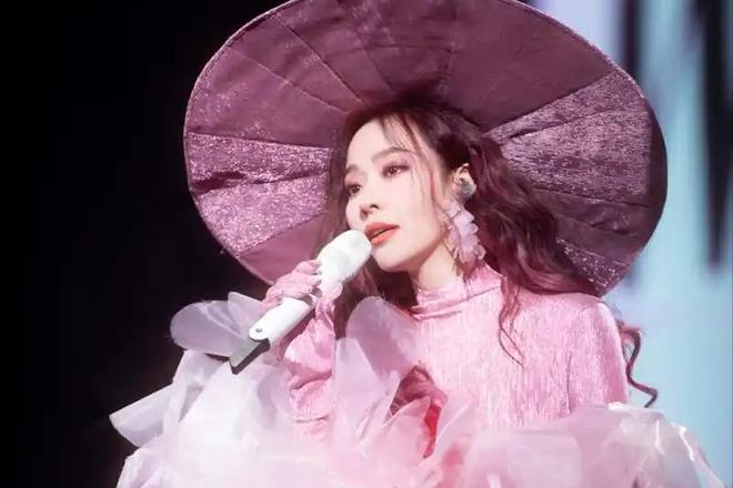 被骗走6亿身家离婚4年后二人天差地别AG真人中国张靓颖：与冯轲相爱15年(图27)