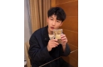 Vlog新造型不输当红小生评论区差点沦陷